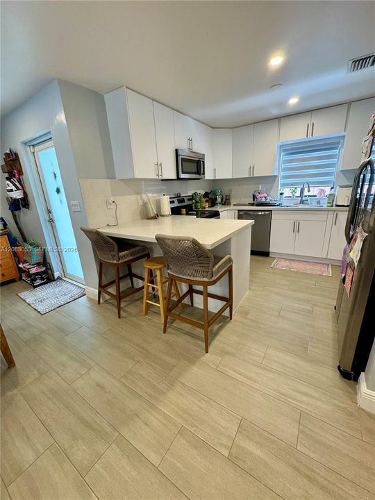 For Rent: $3,600 (3 beds, 2 baths, 1078 Square Feet)