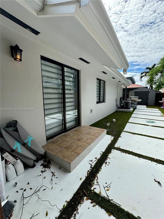 For Rent: $3,600 (3 beds, 2 baths, 1078 Square Feet)