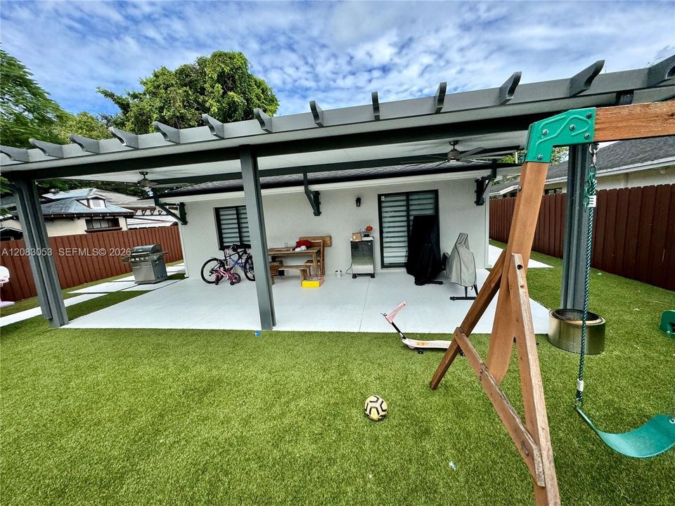 For Rent: $3,600 (3 beds, 2 baths, 1078 Square Feet)
