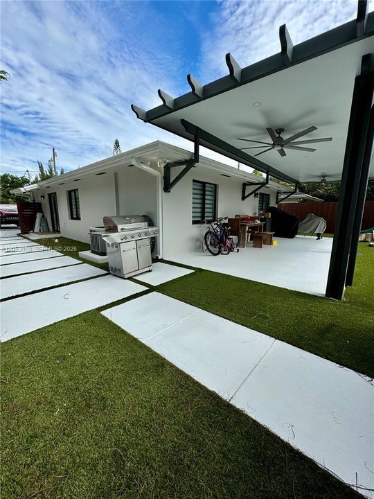 For Rent: $3,600 (3 beds, 2 baths, 1078 Square Feet)