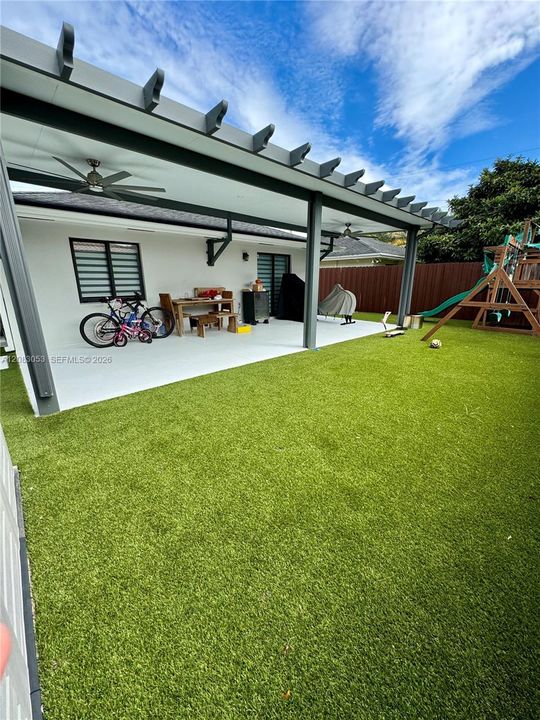 For Rent: $3,600 (3 beds, 2 baths, 1078 Square Feet)