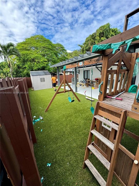 For Rent: $3,600 (3 beds, 2 baths, 1078 Square Feet)