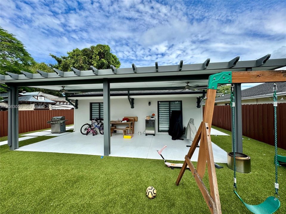 For Rent: $3,600 (3 beds, 2 baths, 1078 Square Feet)