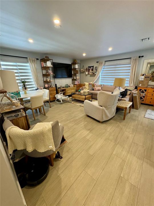 For Rent: $3,600 (3 beds, 2 baths, 1078 Square Feet)