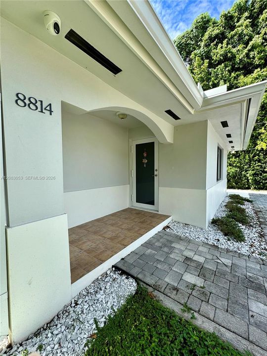 For Rent: $3,600 (3 beds, 2 baths, 1078 Square Feet)