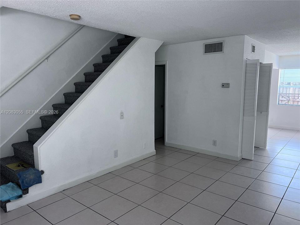 В аренду: $1,950 (2 спален, 1 ванн, 938 Квадратных фут)