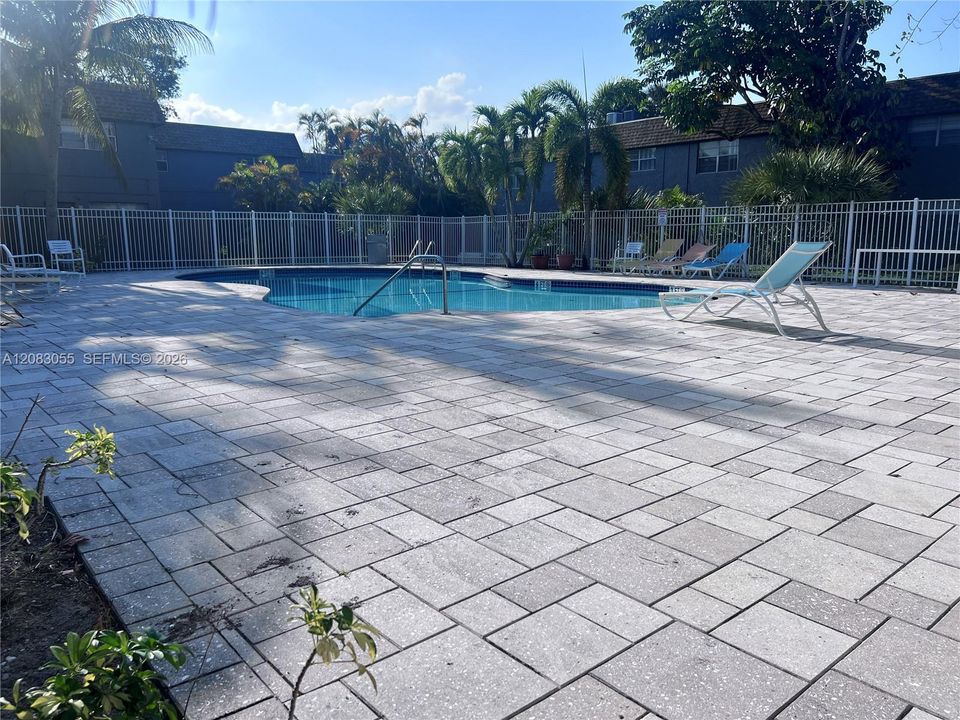 В аренду: $1,950 (2 спален, 1 ванн, 938 Квадратных фут)