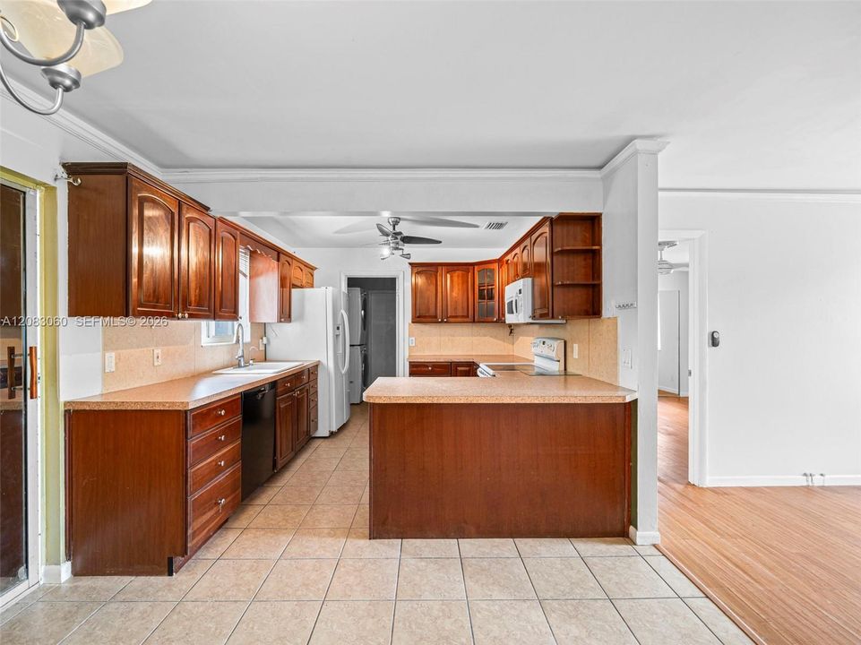 For Sale: $595,000 (3 beds, 2 baths, 1152 Square Feet)