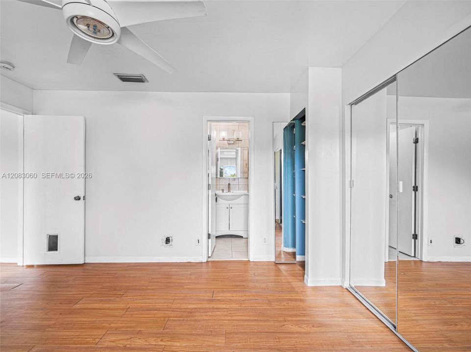 For Sale: $595,000 (3 beds, 2 baths, 1152 Square Feet)