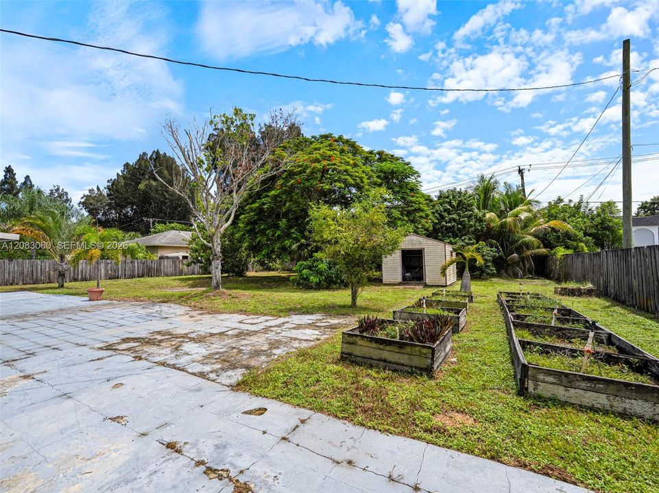 For Sale: $595,000 (3 beds, 2 baths, 1152 Square Feet)