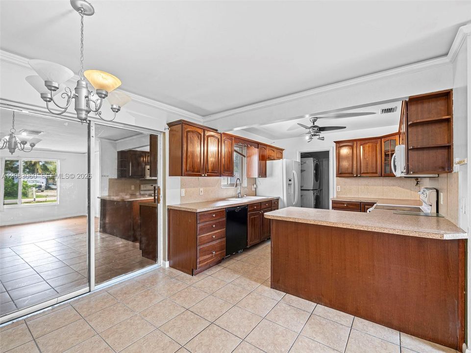 For Sale: $595,000 (3 beds, 2 baths, 1152 Square Feet)