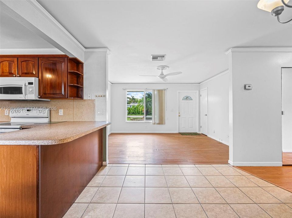 For Sale: $595,000 (3 beds, 2 baths, 1152 Square Feet)