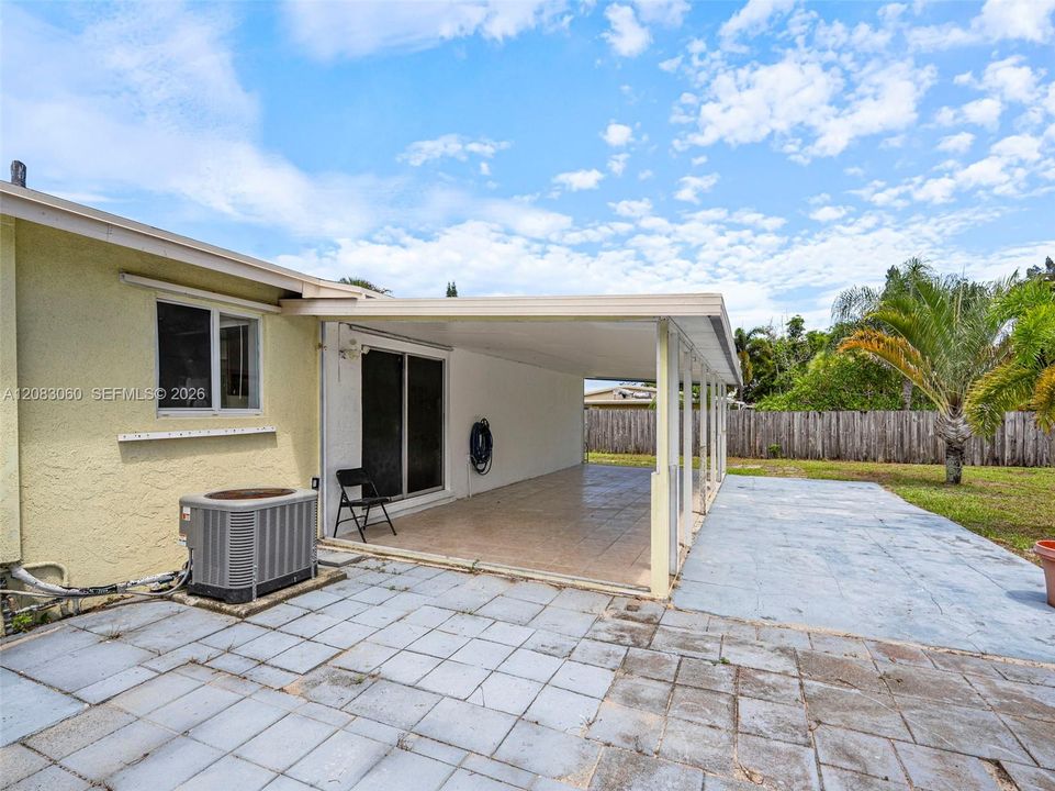 For Sale: $595,000 (3 beds, 2 baths, 1152 Square Feet)