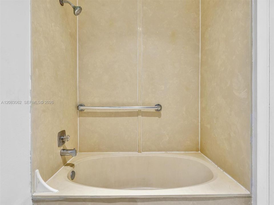 For Sale: $429,900 (2 beds, 2 baths, 1392 Square Feet)