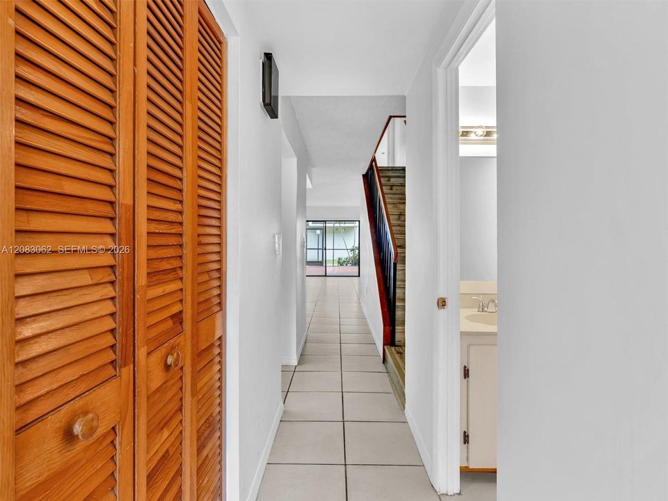 For Sale: $429,900 (2 beds, 2 baths, 1392 Square Feet)