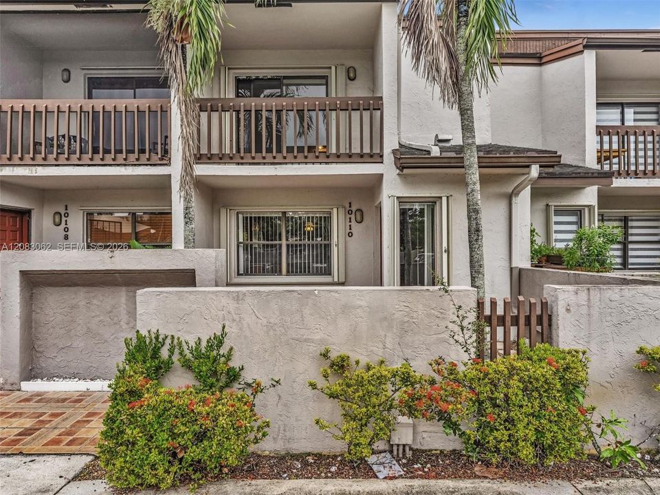 For Sale: $429,900 (2 beds, 2 baths, 1392 Square Feet)