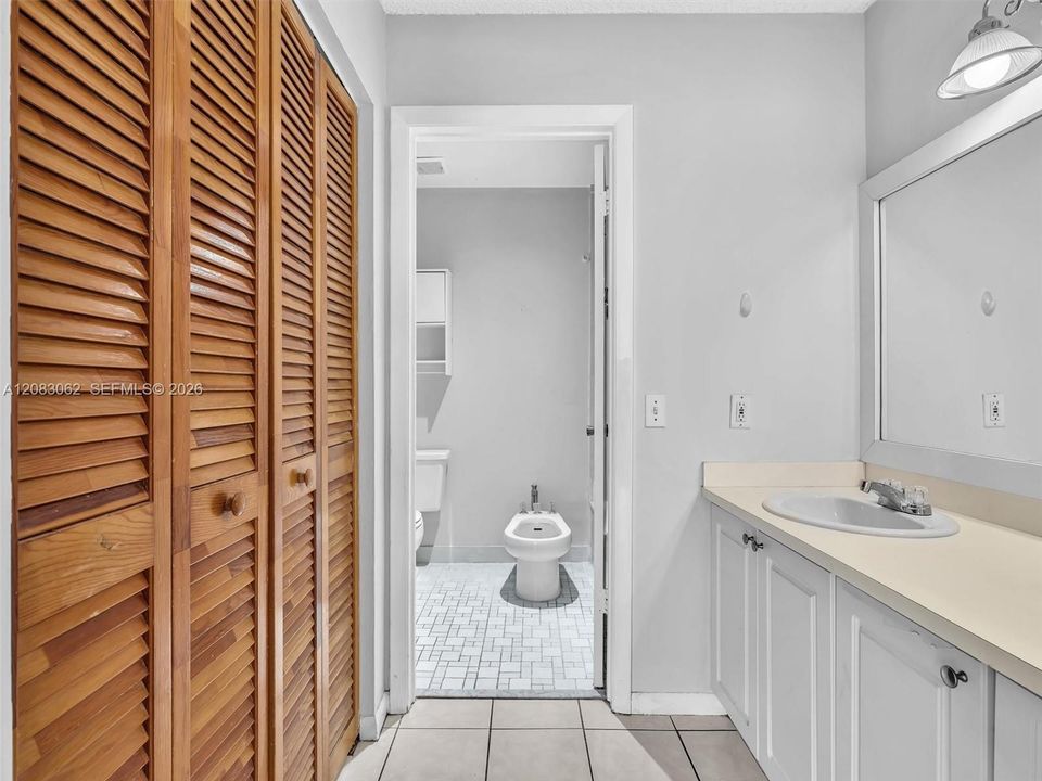 For Sale: $429,900 (2 beds, 2 baths, 1392 Square Feet)