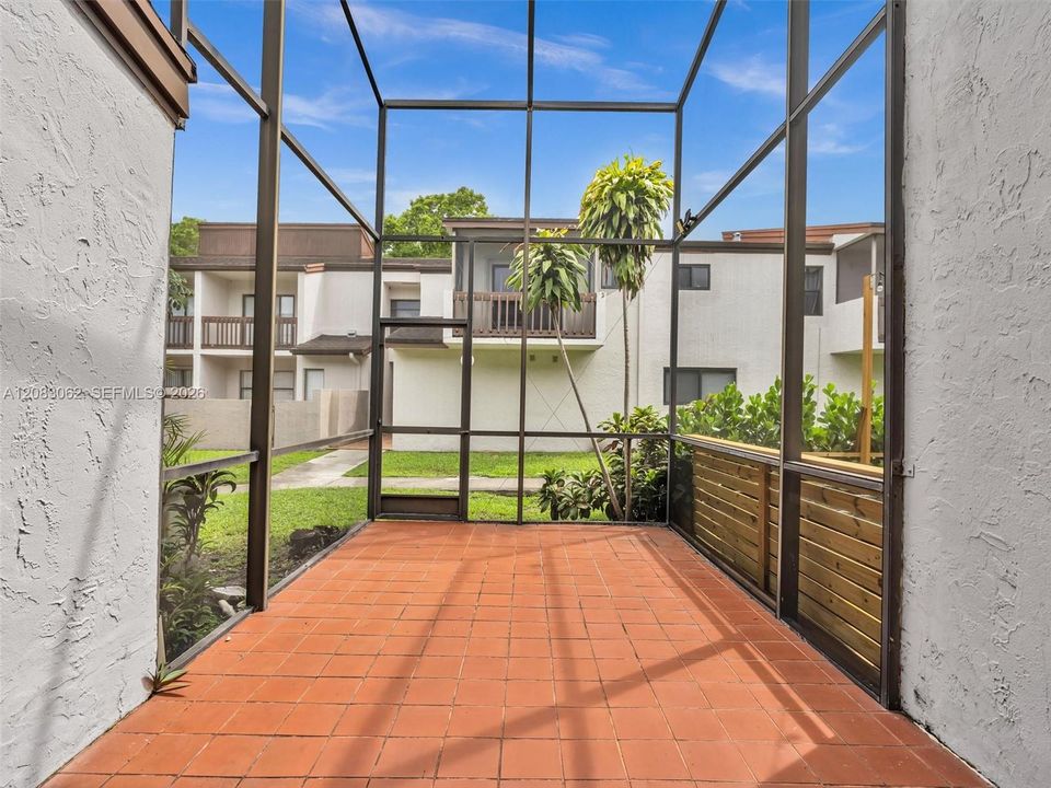 For Sale: $429,900 (2 beds, 2 baths, 1392 Square Feet)