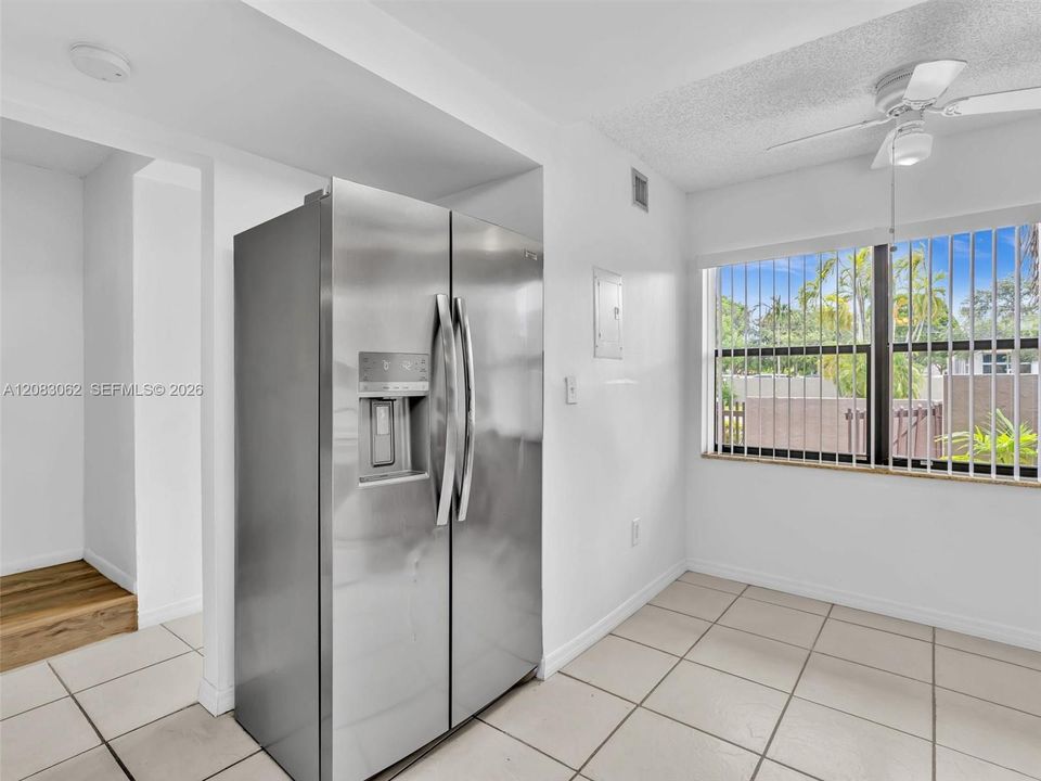 For Sale: $429,900 (2 beds, 2 baths, 1392 Square Feet)