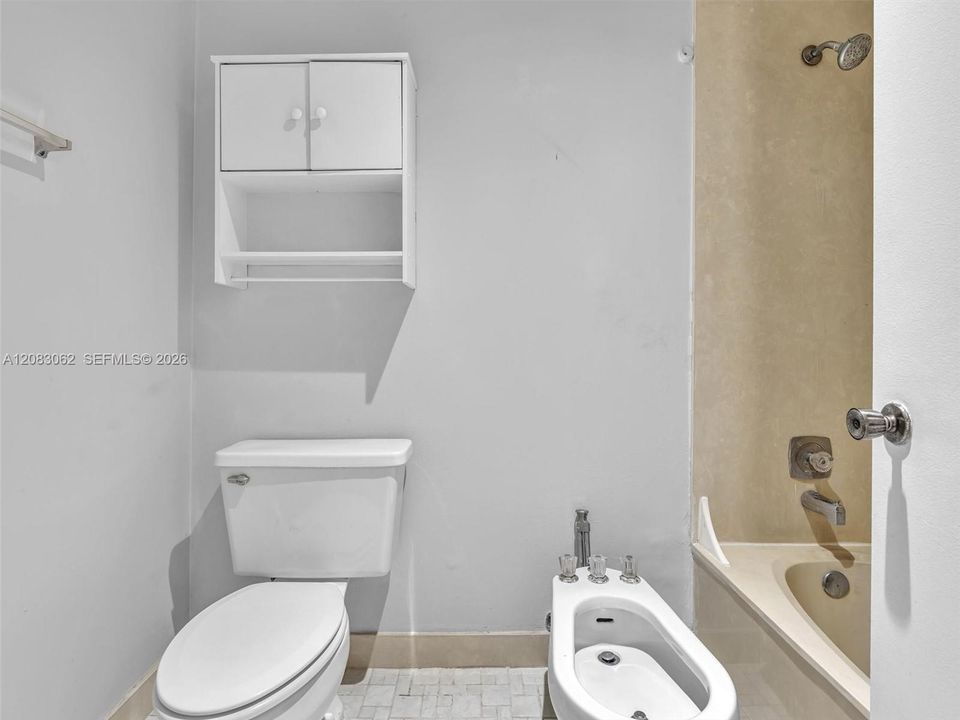 For Sale: $429,900 (2 beds, 2 baths, 1392 Square Feet)
