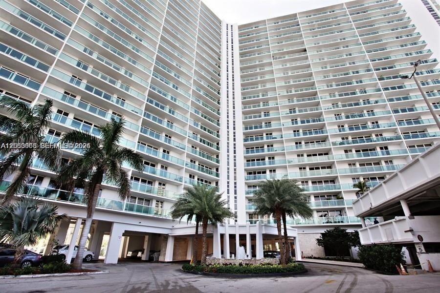For Rent: $2,900 (2 beds, 2 baths, 1357 Square Feet)