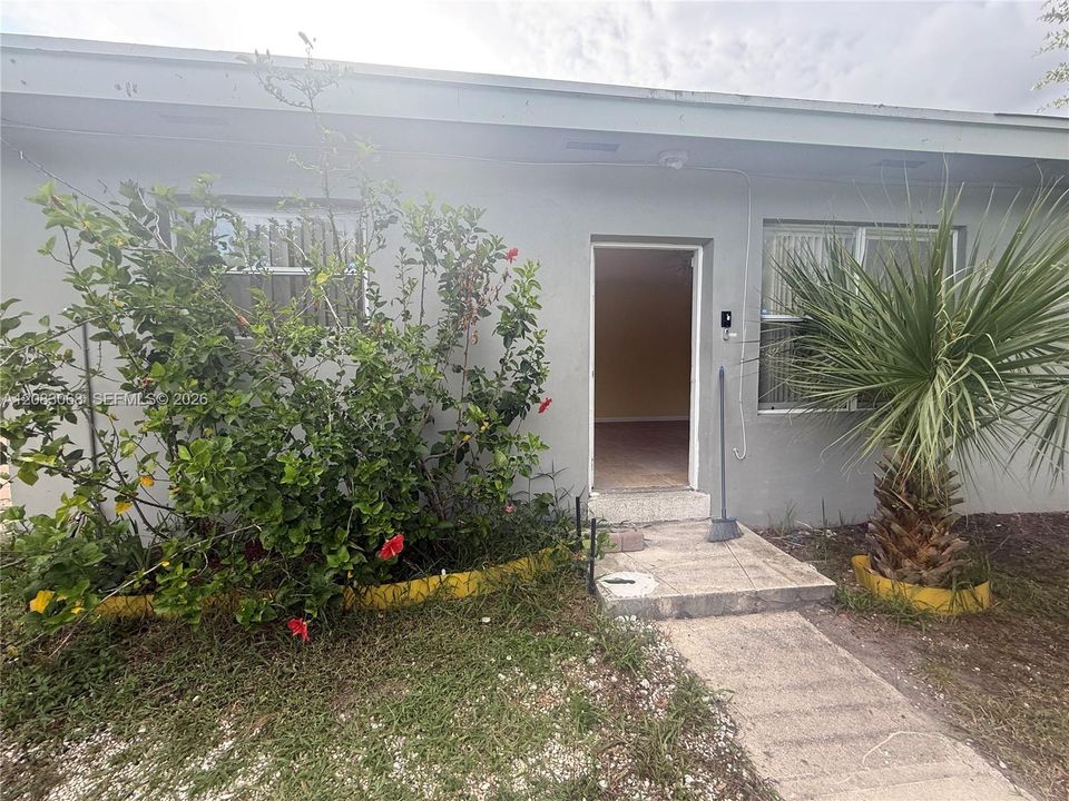 For Rent: $2,000 (2 beds, 1 baths, 800 Square Feet)