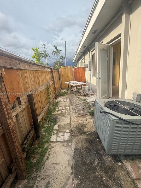 For Rent: $2,000 (2 beds, 1 baths, 800 Square Feet)