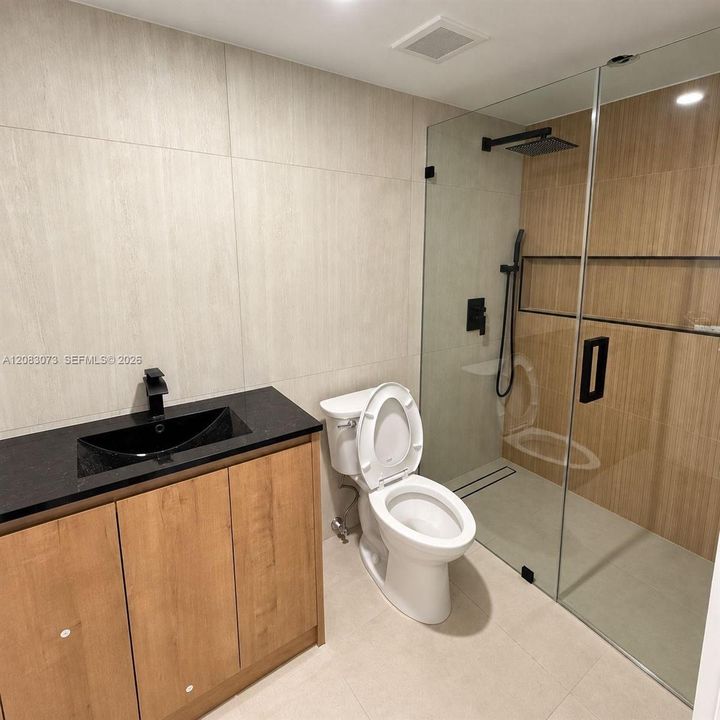 For Sale: $749,999 (6 beds, 3 baths, 1842 Square Feet)