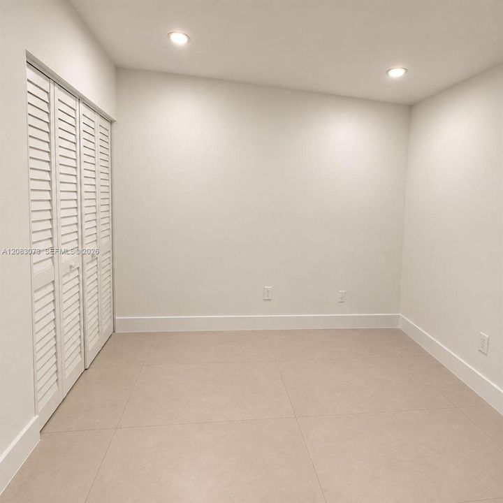 For Sale: $749,999 (6 beds, 3 baths, 1842 Square Feet)