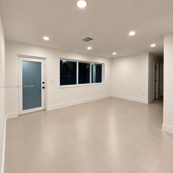 For Sale: $749,999 (6 beds, 3 baths, 1842 Square Feet)