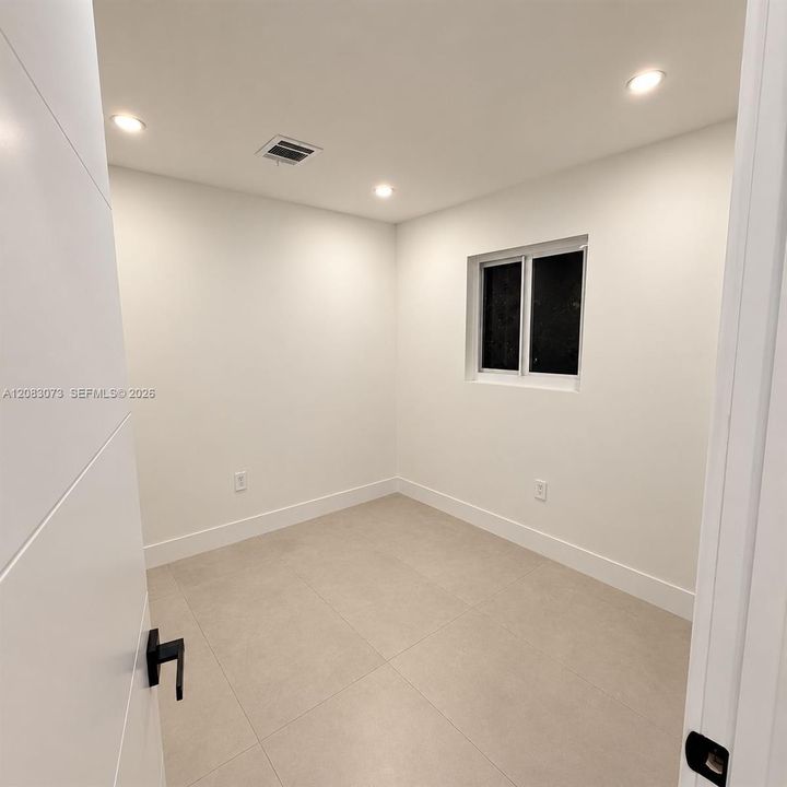 For Sale: $749,999 (6 beds, 3 baths, 1842 Square Feet)