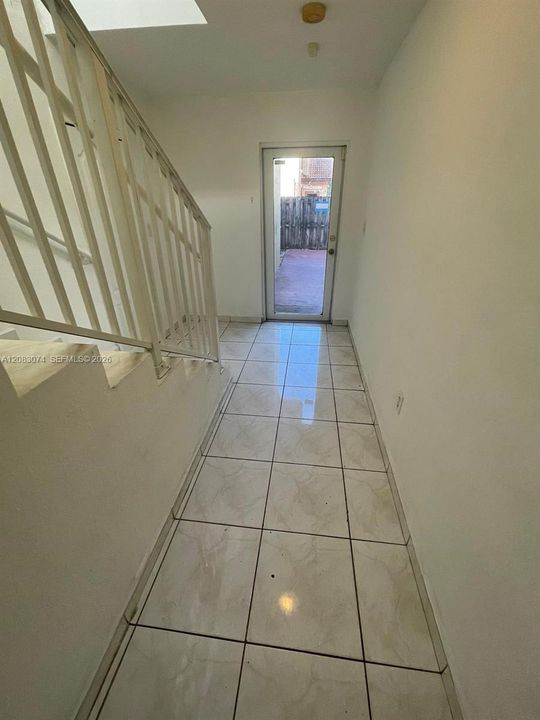En Renta: $2,750 (3 camas, 2 baños, 1350 Pies cuadrados)
