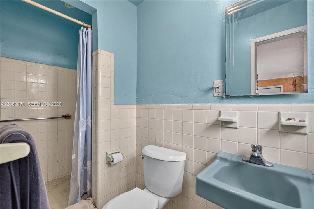 На продажу: $399,000 (3 спален, 2 ванн, 1202 Квадратных фут)