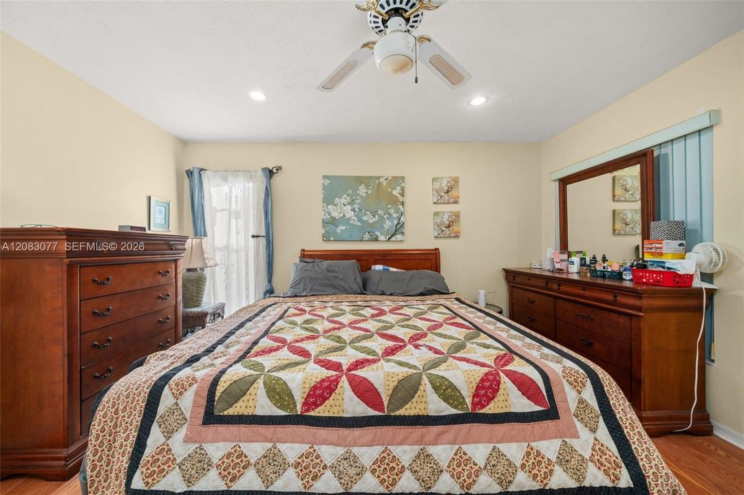 En Venta: $289,900 (3 camas, 2 baños, 1184 Pies cuadrados)