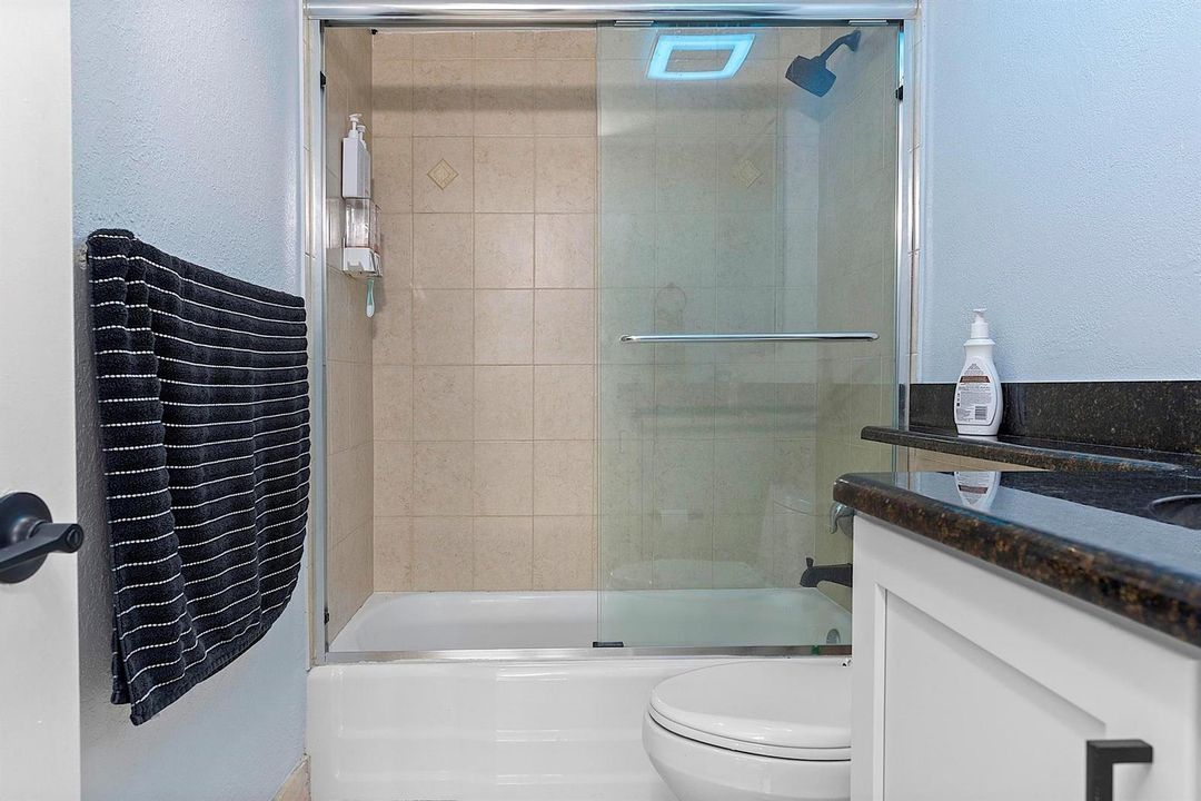 2900 NE 30th St - # 8J - 138