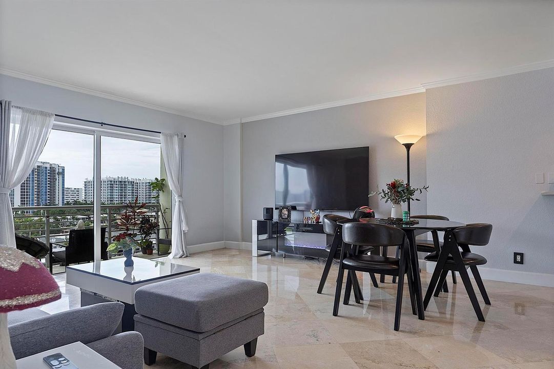 2900 NE 30th St - # 8J - 116