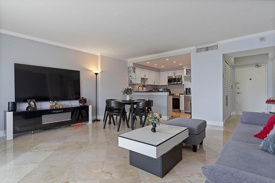 2900 NE 30th St - # 8J - 122