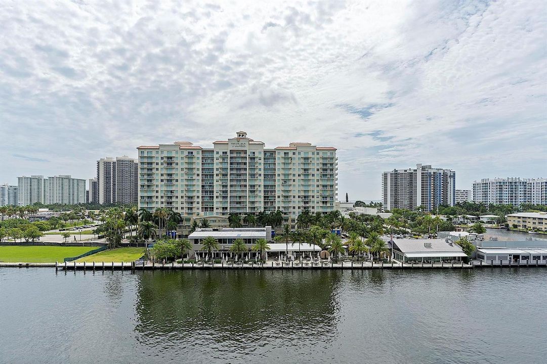 2900 NE 30th St - # 8J - 142