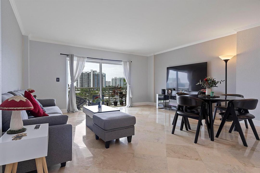 2900 NE 30th St - # 8J - 115