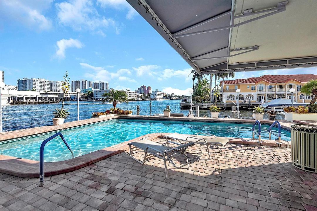 2900 NE 30th St - # 8J - 225
