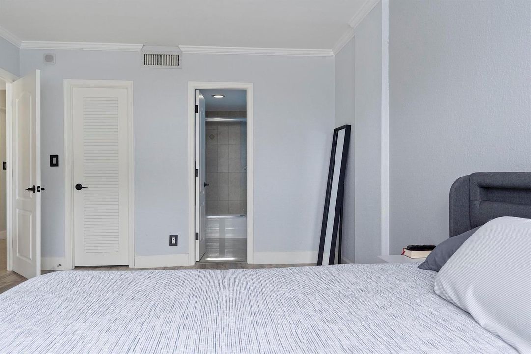 2900 NE 30th St - # 8J - 136