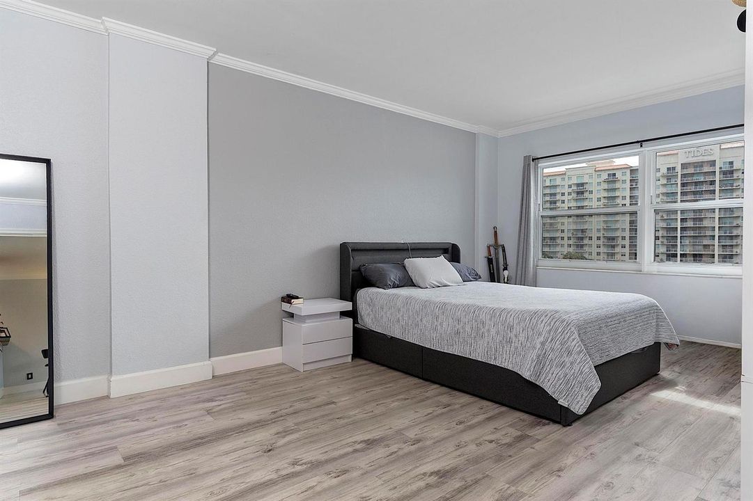 2900 NE 30th St - # 8J - 132