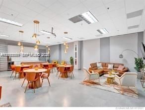 For Sale: $498,000 (1 beds, 1 baths, 825 Square Feet)