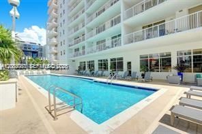 For Sale: $498,000 (1 beds, 1 baths, 825 Square Feet)