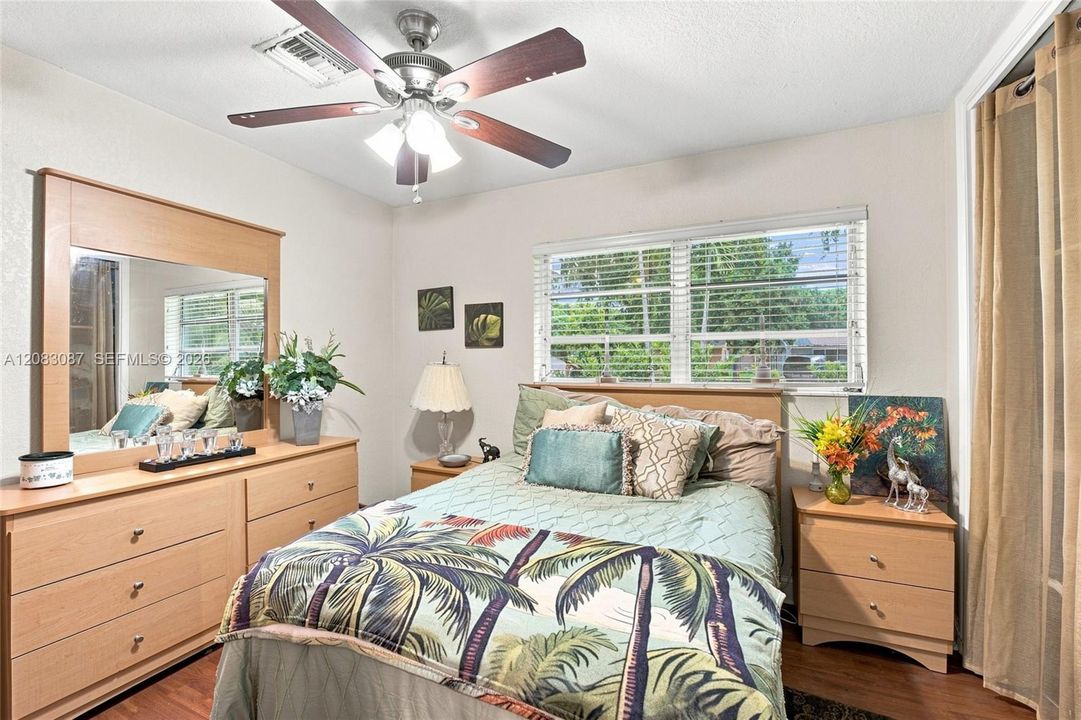 For Sale: $479,000 (4 beds, 2 baths, 1554 Square Feet)