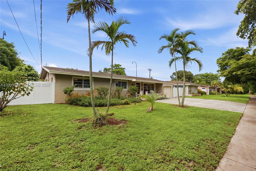 For Sale: $479,000 (4 beds, 2 baths, 1554 Square Feet)