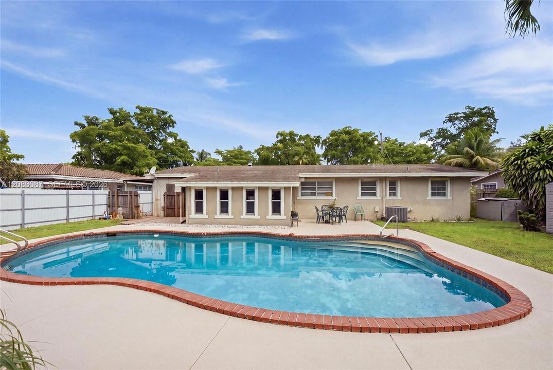 For Sale: $479,000 (4 beds, 2 baths, 1554 Square Feet)