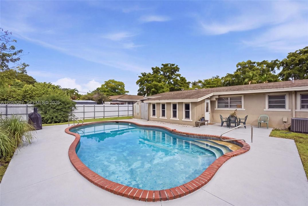 For Sale: $479,000 (4 beds, 2 baths, 1554 Square Feet)
