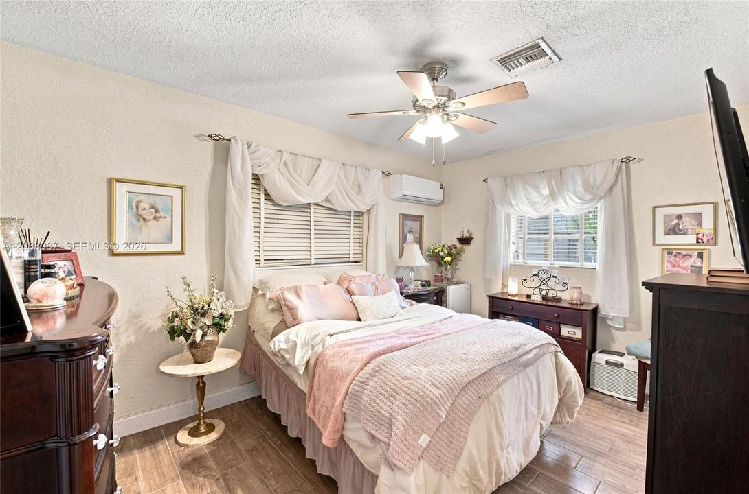 For Sale: $479,000 (4 beds, 2 baths, 1554 Square Feet)
