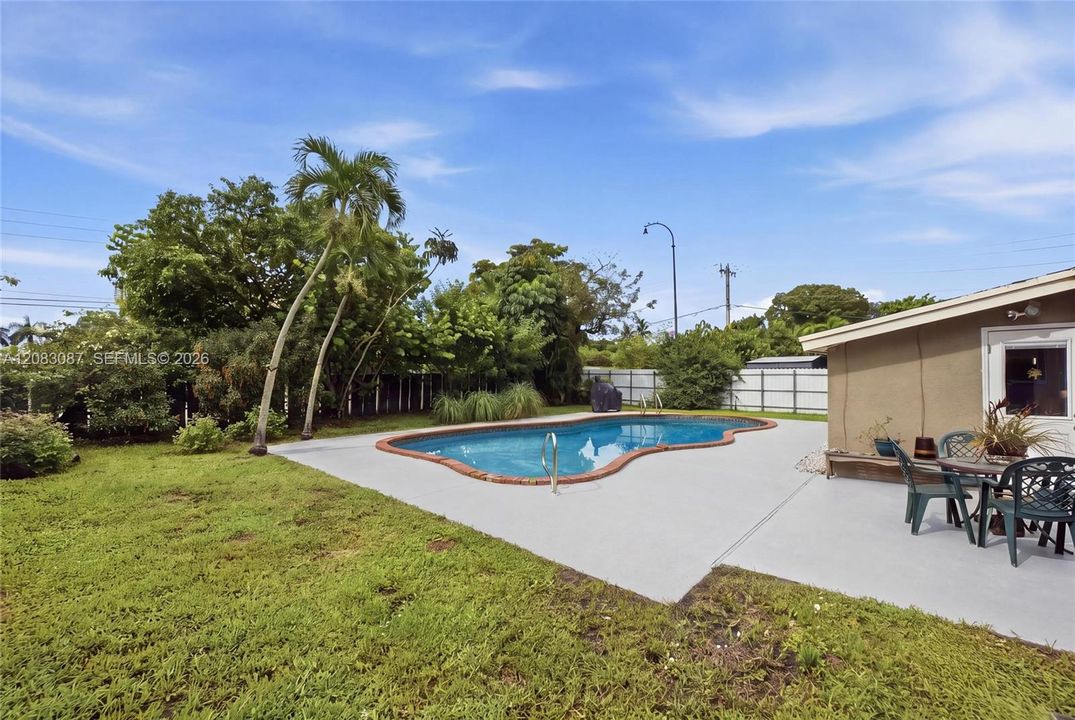 For Sale: $479,000 (4 beds, 2 baths, 1554 Square Feet)